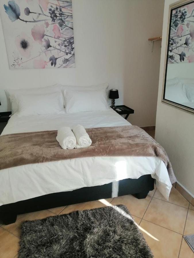 Niilo's Guesthouse Rundu Extérieur photo