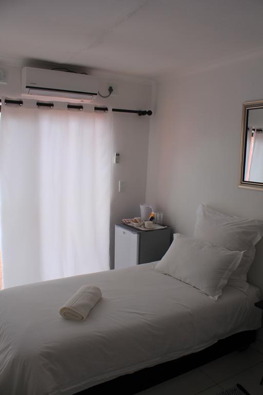 Niilo's Guesthouse Rundu Extérieur photo