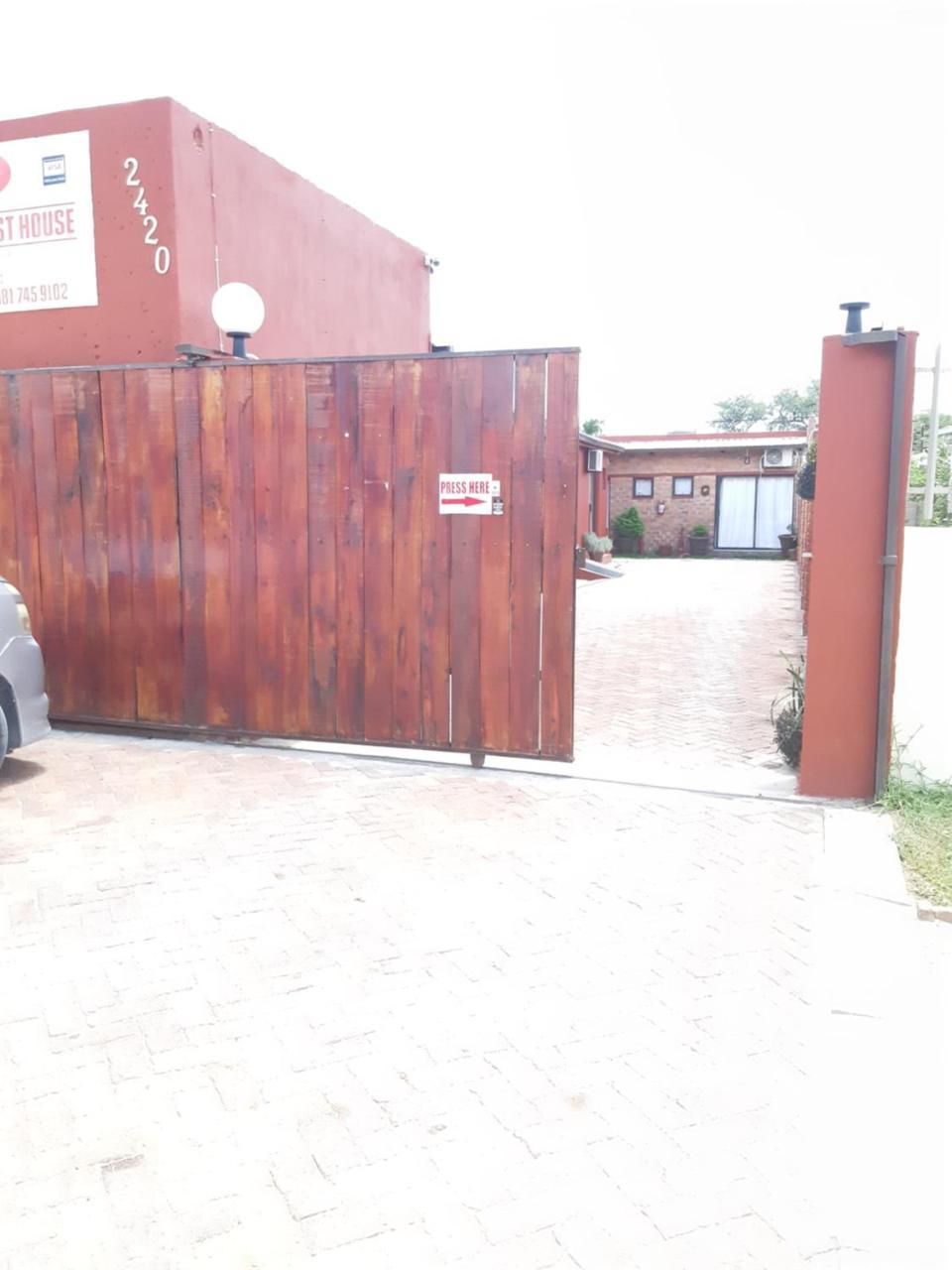 Niilo's Guesthouse Rundu Extérieur photo