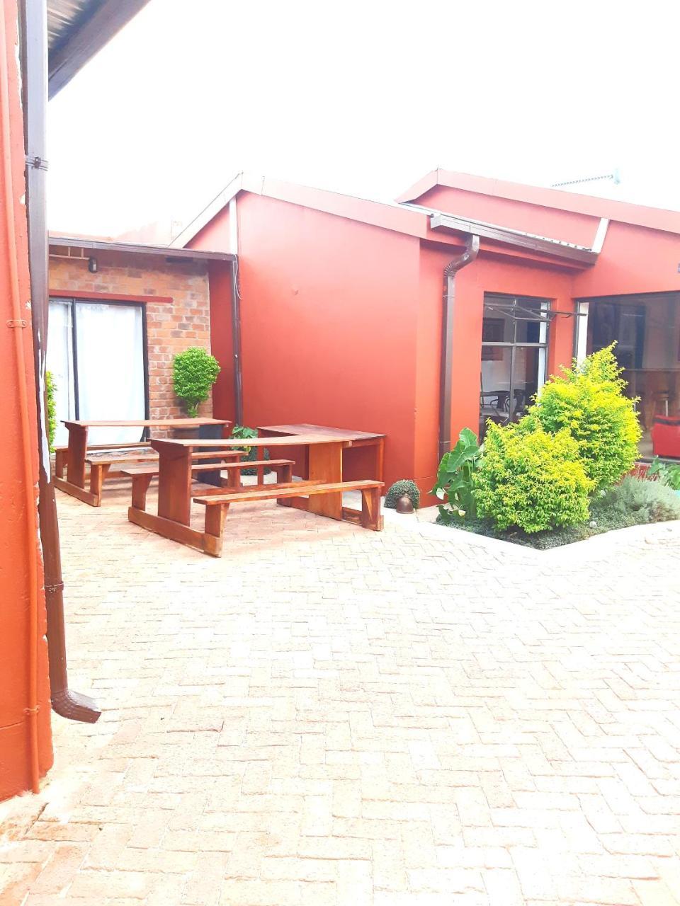 Niilo's Guesthouse Rundu Extérieur photo