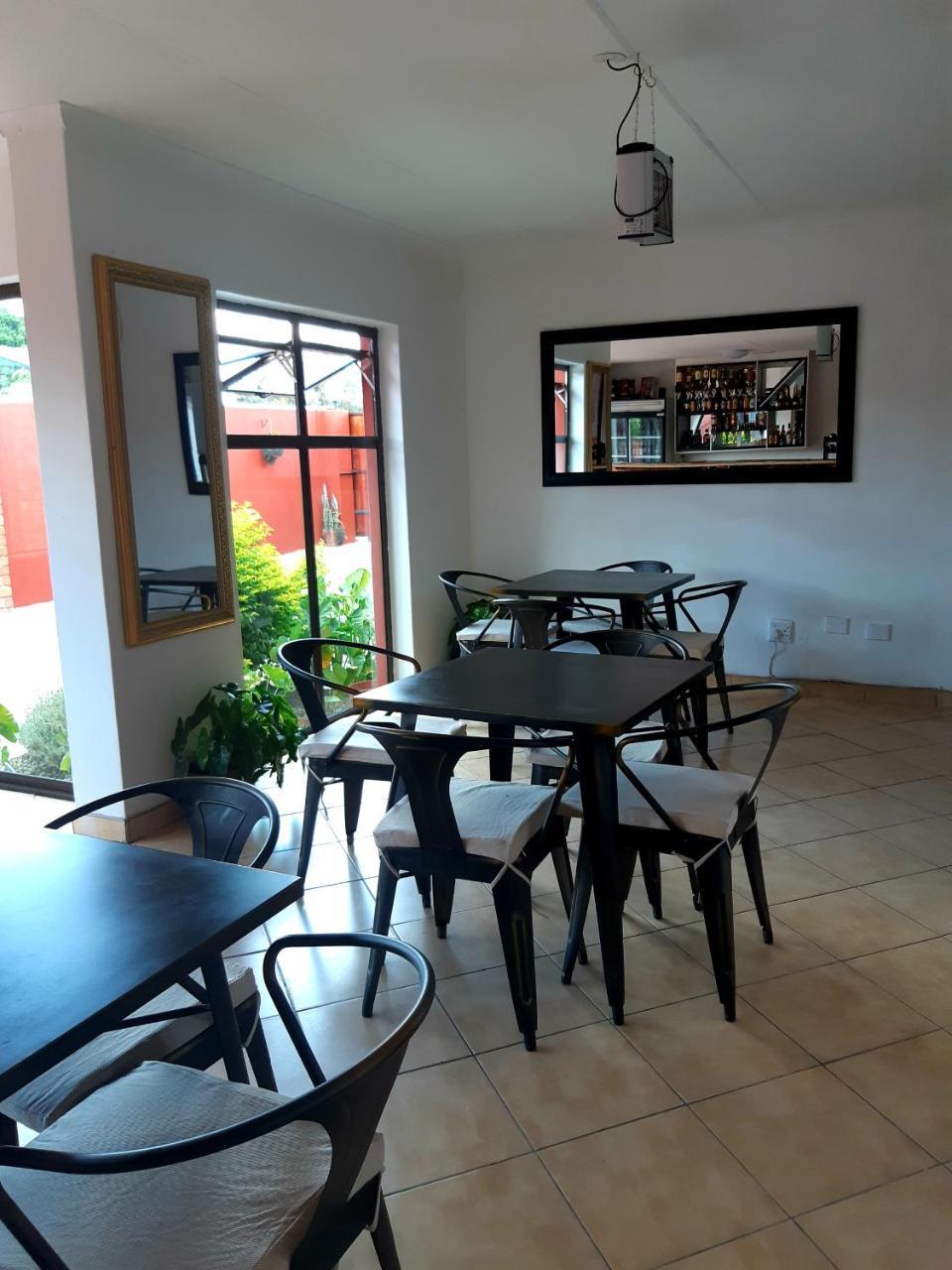 Niilo's Guesthouse Rundu Extérieur photo